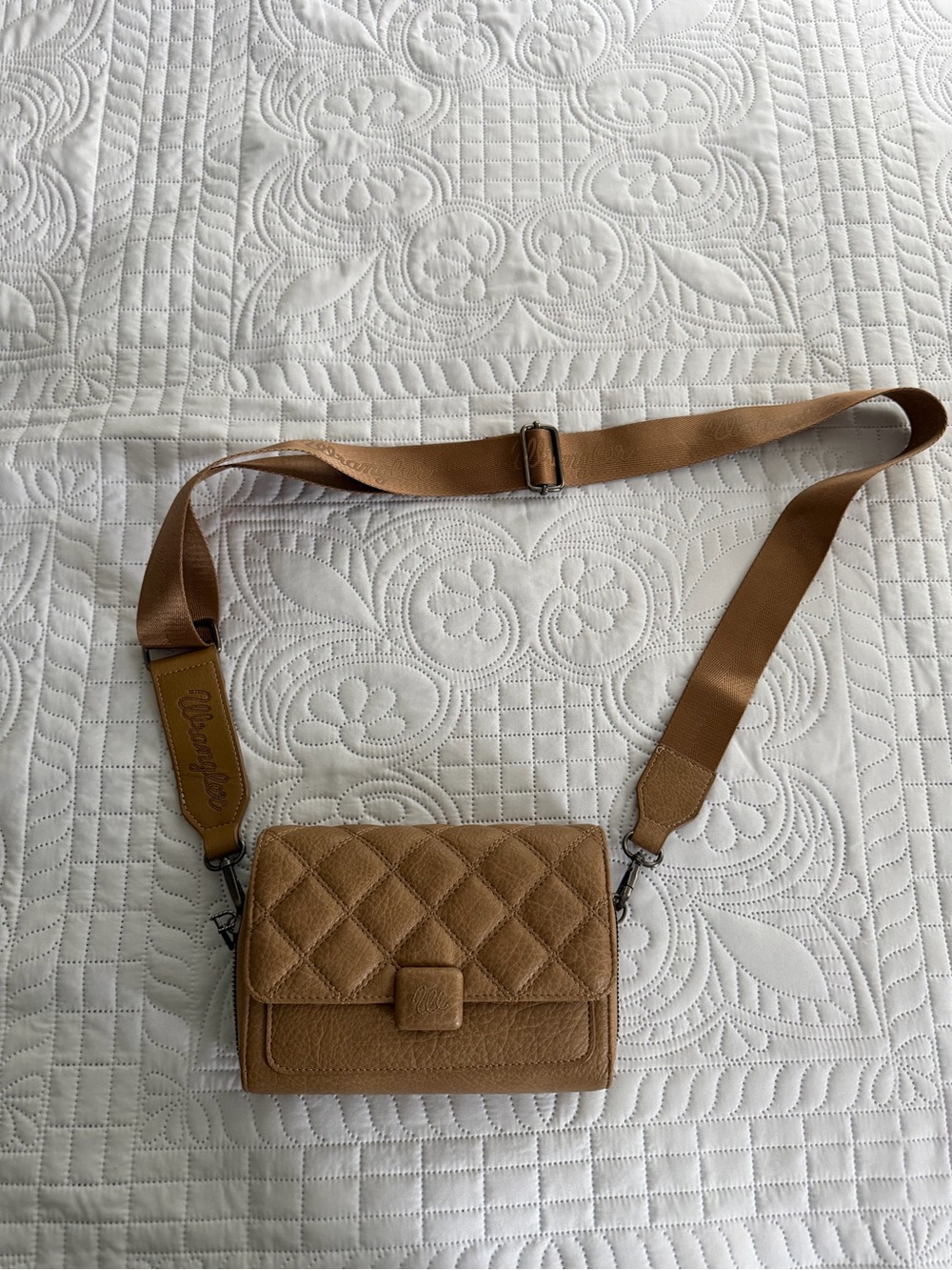 Wrangler Light Brown Quilted Crossbody Wallet Bag Western Chic Summer